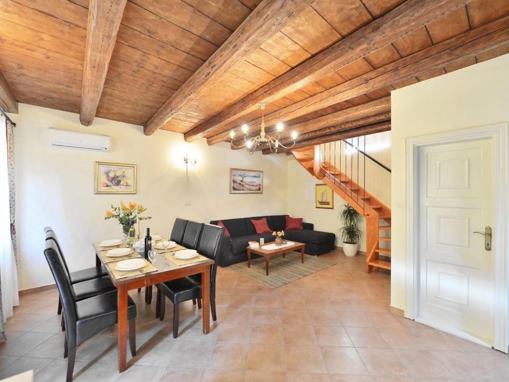 Villa 奥米什 外观 照片