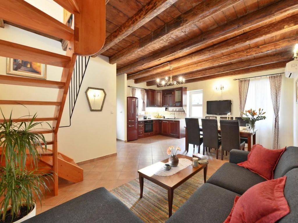 Villa 奥米什 外观 照片